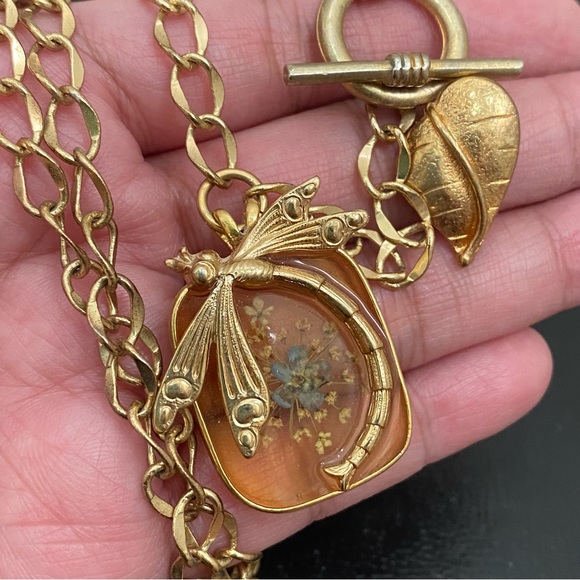 Unsigned Handmade Pressed Flower Resin Dragonfly Pendant Gold-tone Necklace - Picture 2 of 13